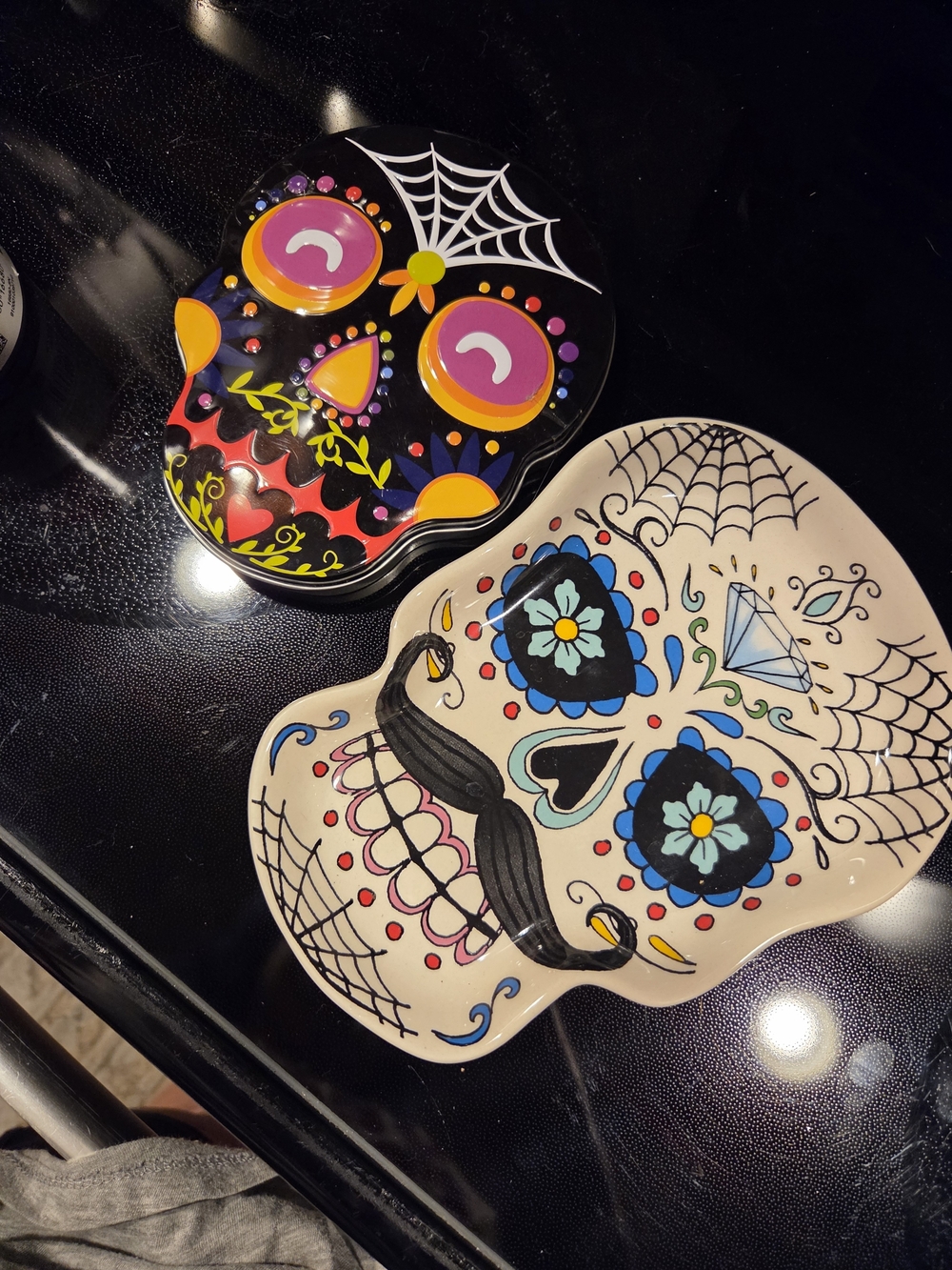 0Cracker Barrel Colorful Sugar Skull Accent Plate And Decorative Tin